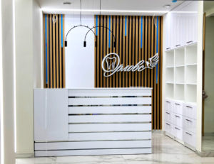 Логотип в коридоре